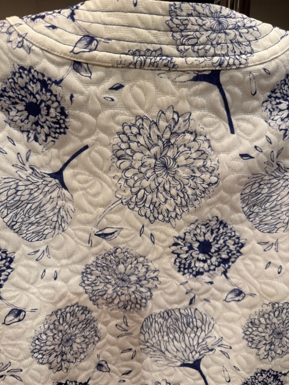 Quilted Floral Vest in White and Navy - Picture 8 of 12